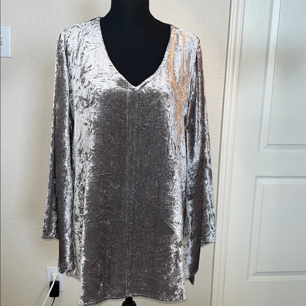 Soft surroundings, crushed velvet bell sleeved silver 70s retro tunic. XL